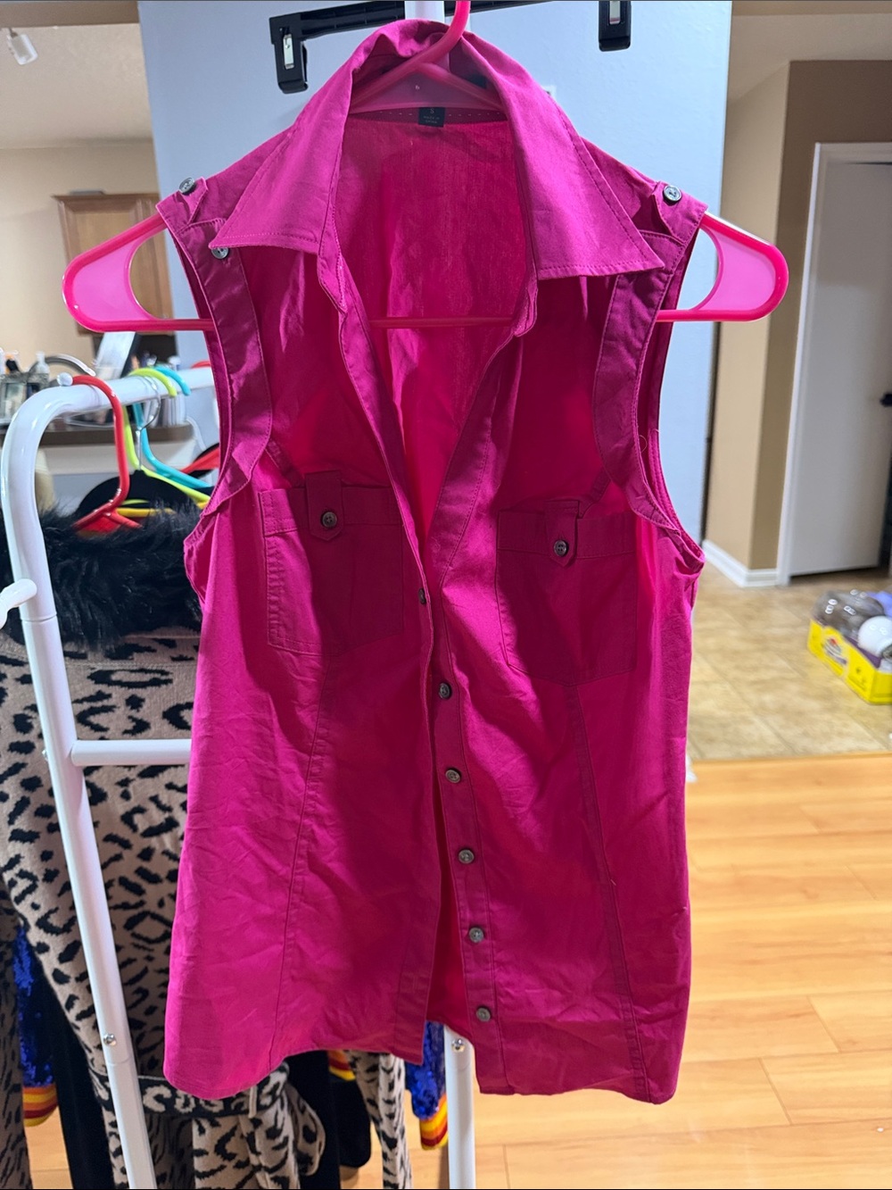 Express Sleeveless Button-Front Women's Shirt - Hot Pink